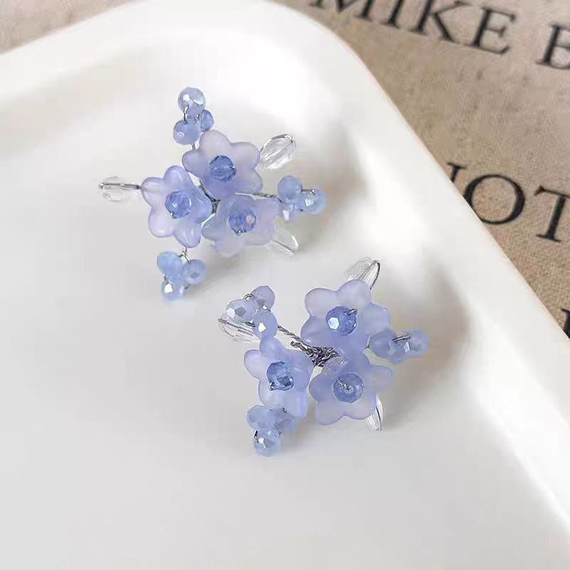 Summer's milk blue ~ Super fairy-sweet and fresh baby blue beaded flower stud earrings wholesale Specification drawing