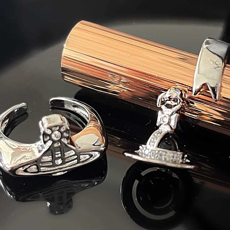 A Western post-punk style diamond-encrusted sweet and cool open ring for women's Saturn, a three-dimensional cold style, a niche and individualistic trendy ring Application Scenario