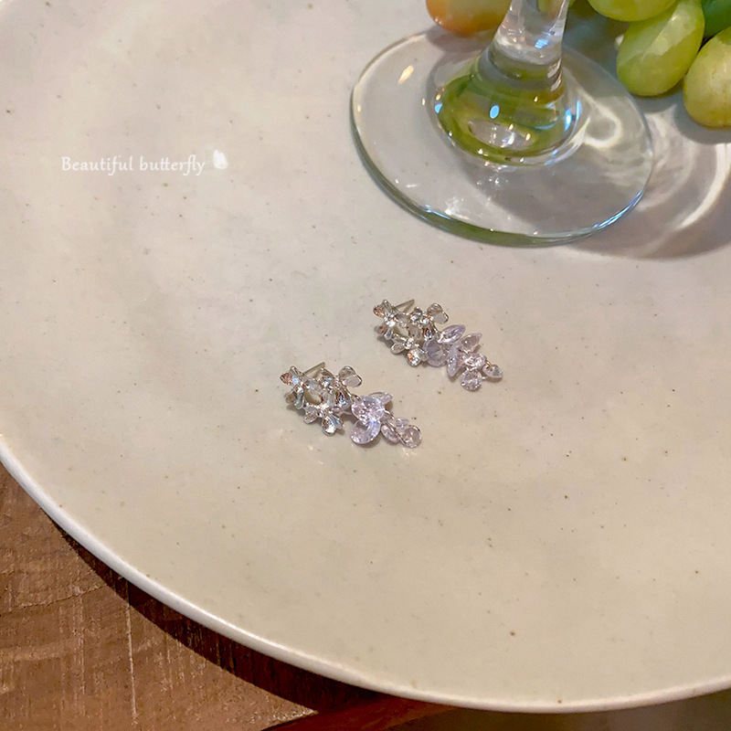 Korean-style super sparkling crystal grape flower hanging diamond earrings, with a cold and elegant style, exude a sense of high-end luxury and fashion, and are versatile earrings Specification drawing