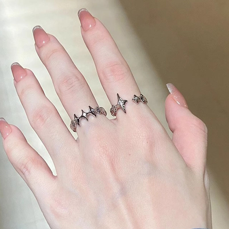 The French star-shaped ring is a delicate and niche design accessory with a cold and cool style. It features a sweet and cool stacked fashion and simplicity Application Scenario