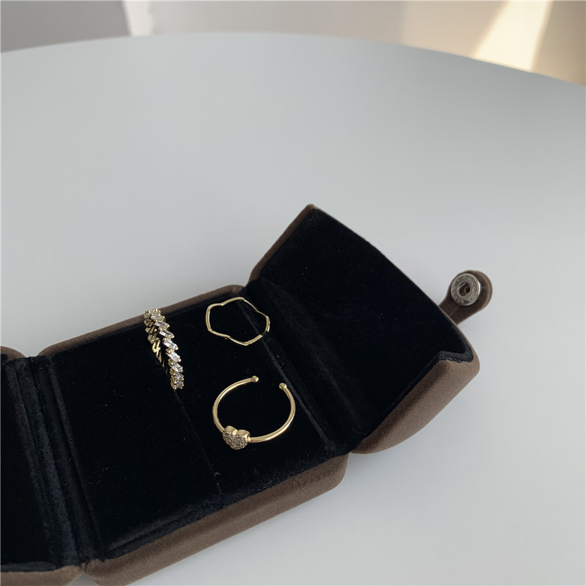 Exquisite zircon heart-shaped opening ring for women, fashionable and individualistic on Instagram, cold style, niche and high-end, adjustable ring Application Scenario