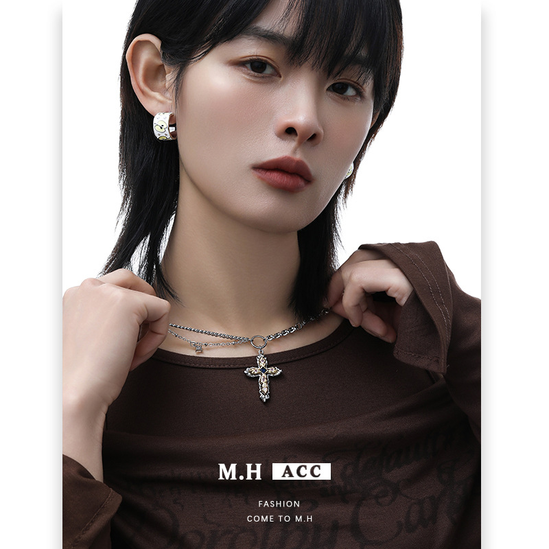 Hip-hop cross Zircon necklace, women's light luxury niche new collarbone chain, ins cool and individualistic style pendant wholesale details Picture