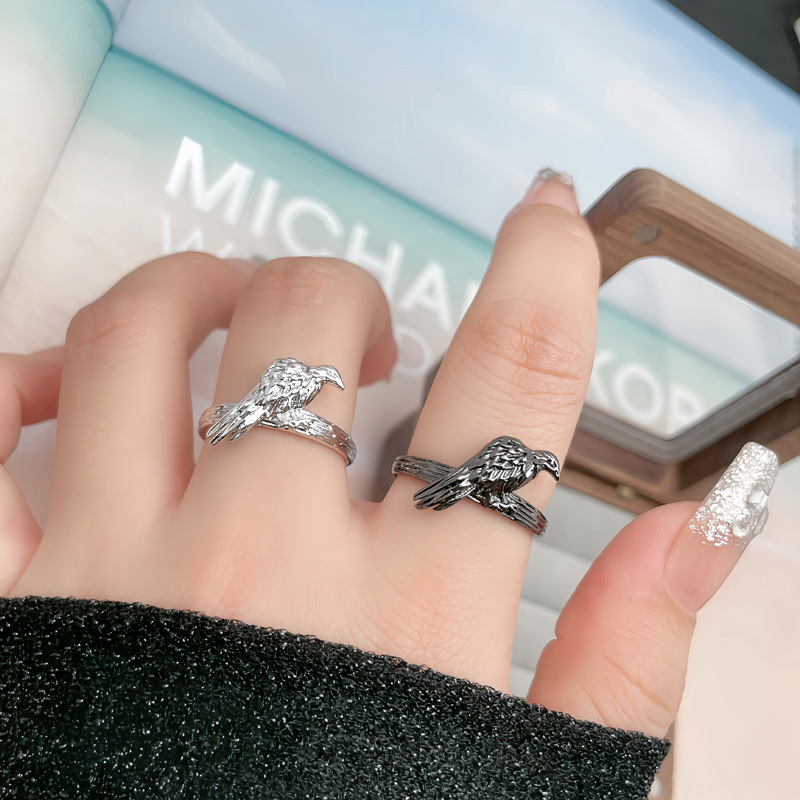 Dark style, individualistic punk bird opening ring, a unique and niche couple ring with a cold and gender-neutral style details Picture