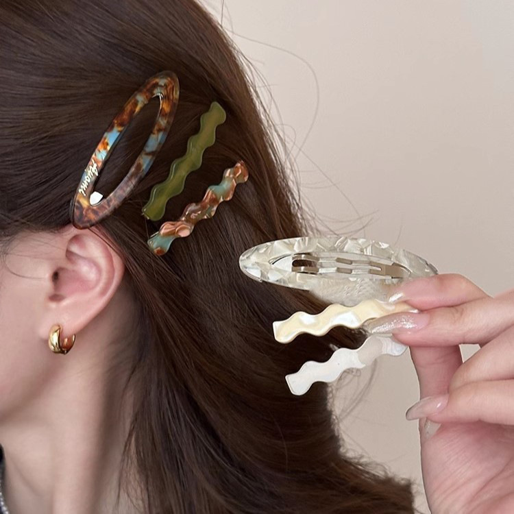 Three new high-end acetate hairpins for women in 2025, featuring a one-line fringe, side clip and bb clip headwear Application Scenario