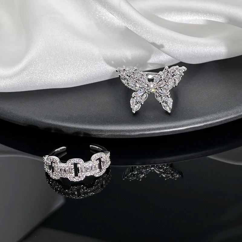 This exquisite, fully diamond-encrusted, popular butterfly opening ring for women exudes a sweet, cool, light luxury and high-end vibe. The layered ring is extremely ethereal and versatile Application Scenario