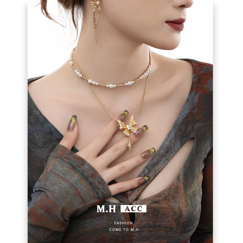 High-end golden butterfly necklace for women, ins double-layer pearl collarbone chain, original and elegant lady pendant wholesale full figure