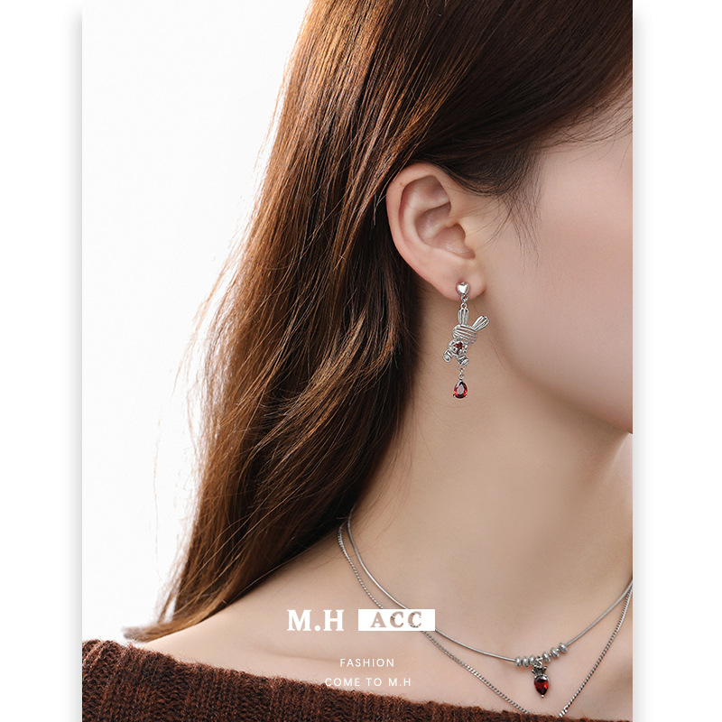 ins Dark Gothic style woven rabbit earrings, women's fashionable and elegant European and American earrings, 925 high-end ear stud wholesale Specification drawing