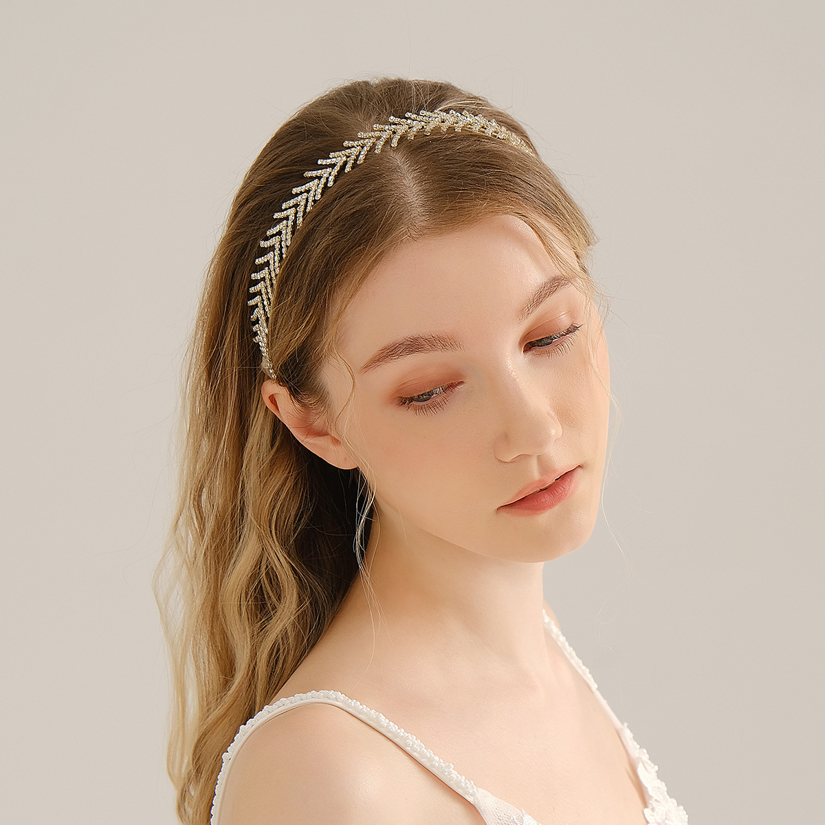 Korean-style personalized metal headwear, bride accessories, versatile and simple water diamond headband, fishbone chain braided hair band full figure