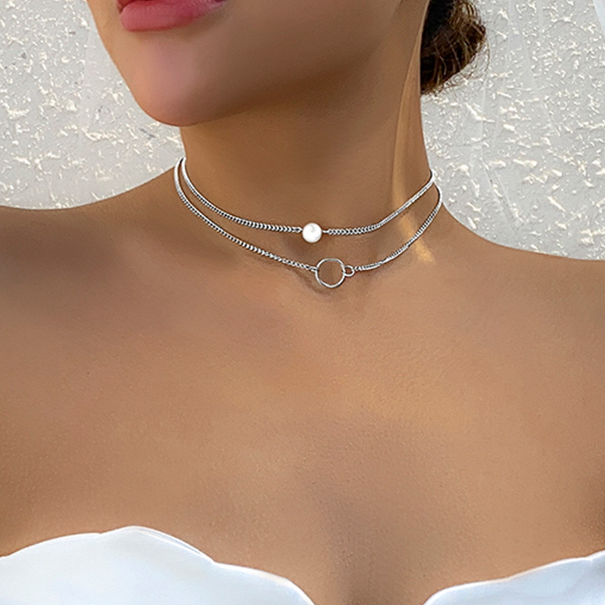 Simple geometric stacked metal chain, sweet and cool style collarbone chain, European and American niche design sense, imitation pearl necklace full figure