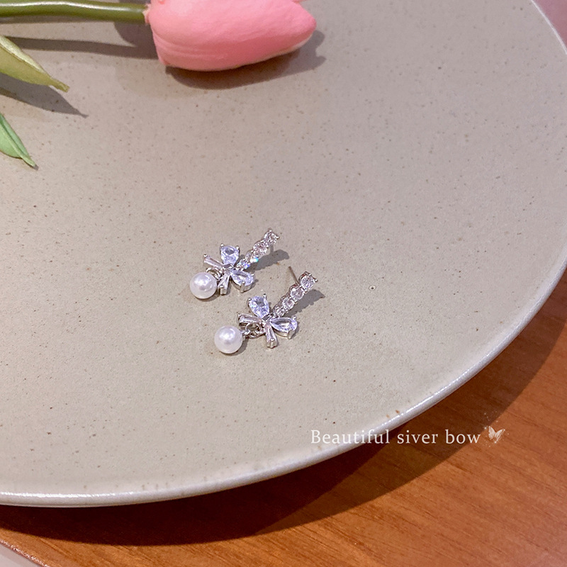 925 Silver needle Exquisite Zircon bow pearl stud earrings, ins style, fashionable and high-end design sense, versatile earrings wholesale Application Scenario