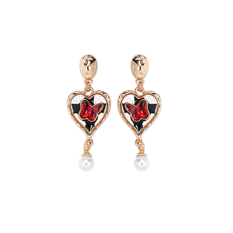 Court retro style heart-shaped earrings 925 silver needle gold earrings, high-end earrings, niche design earrings for women Item Picture