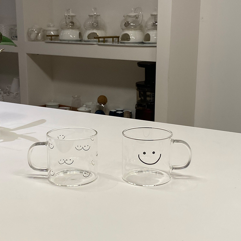 Mangpuzi ins smiley Face handle Glass Cup Cartoon High-temperature Resistant Simple Milk Cup Breakfast Fruit Cup 500ml Application Scenario