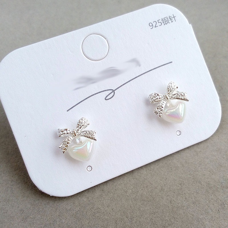 [Youthful Elegance] French fashion and light luxury bow heart-shaped pearl stud earrings, a unique and elegant design details Picture