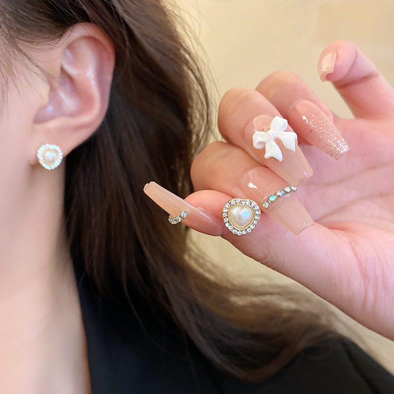 S925 silver needle exquisite micro-inset heart-shaped pearl earrings, fashionable, small and versatile stud earrings, stylish and internet-famous earrings wholesale details Picture