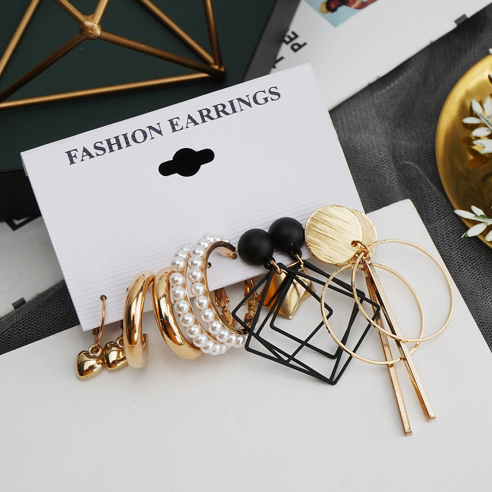 Cross-border supply of new triangular circular stud earrings from Europe and America, creative retro and fashionable alloy earrings Specification drawing