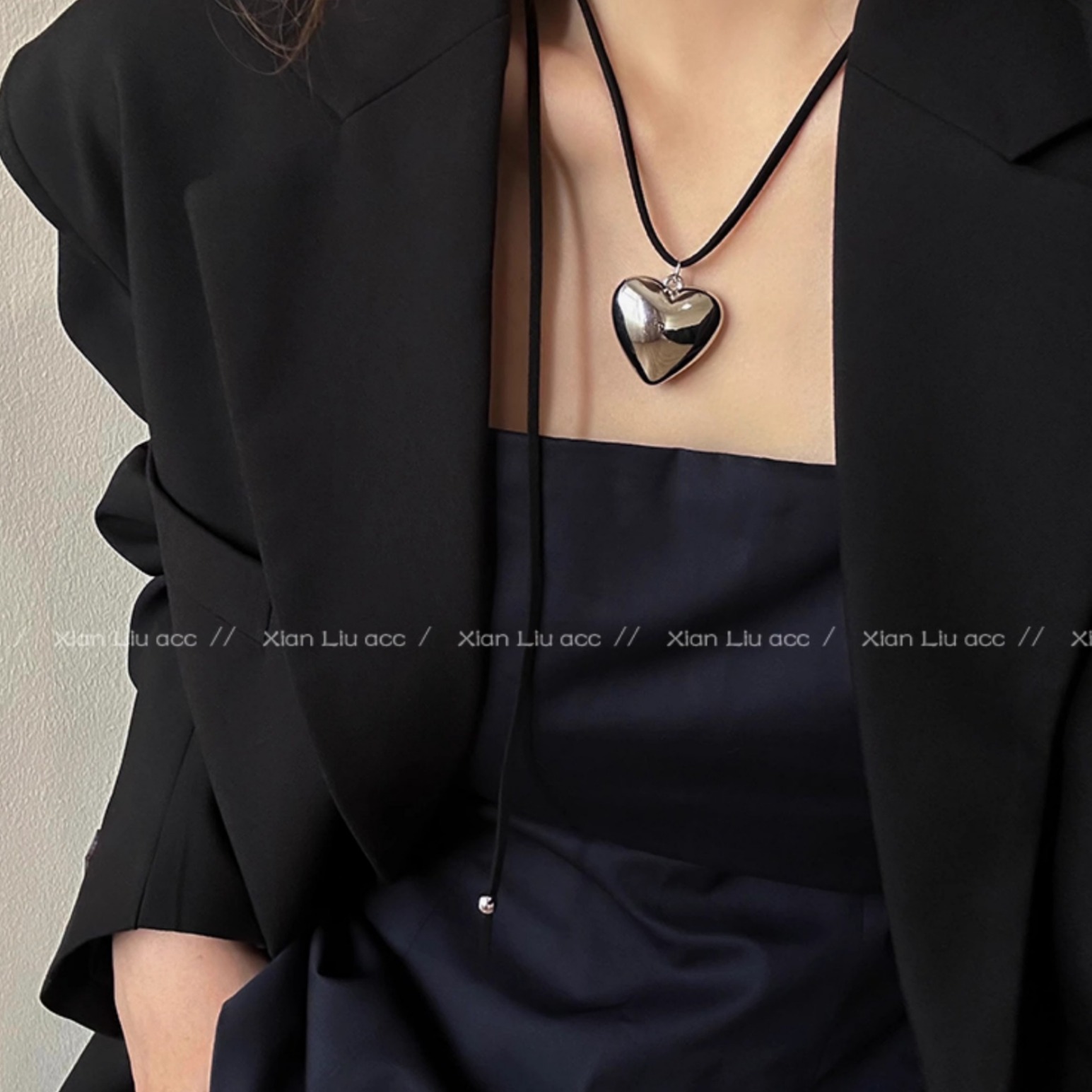 This heart-shaped tie necklace has a sweet and cool style. The tie rope exudes a trendy and fashionable charm. The neckchain and collarbone chain are simple and elegant for women Specification drawing