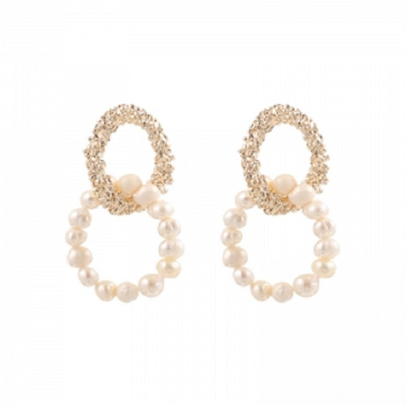 Light luxury high-end Chanel style double-ring pearl stud earrings, French retro style, fashionable and versatile, niche design sense earrings Item Picture