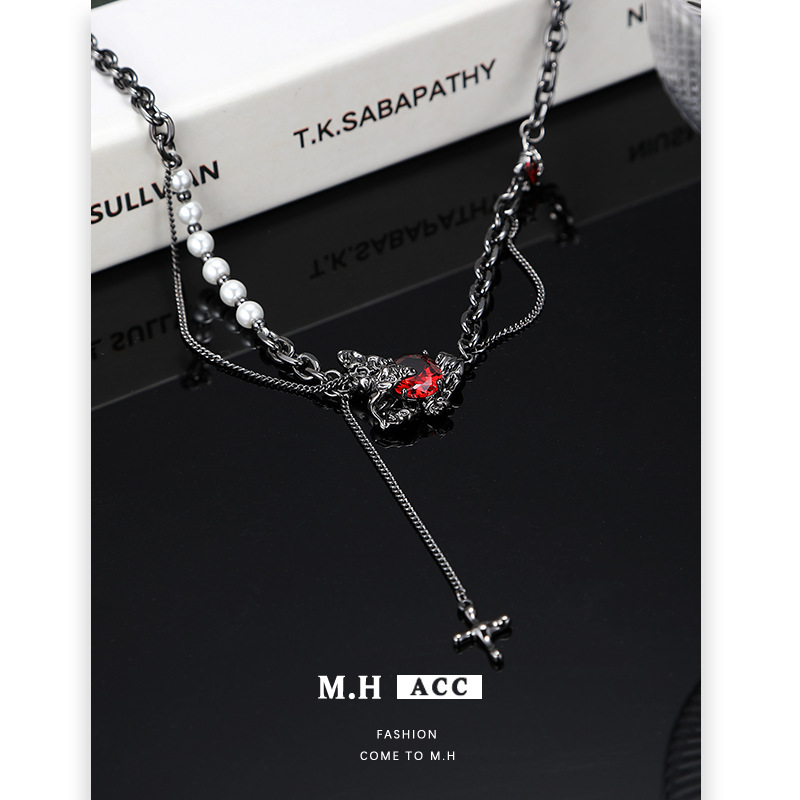The dark butterfly pearl necklace is a versatile and high-end design for women. The collarbone chain is exquisite and the New Year's ins sweater chain is unique Specification drawing