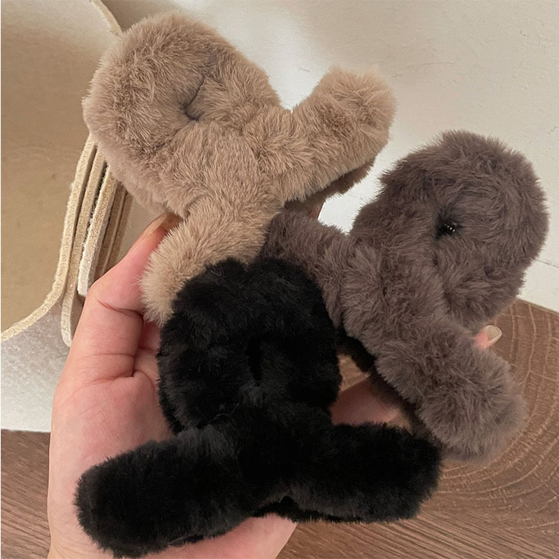 2025 New Korean small plush grappling clip, medium-sized hair clip, women's hair accessory, back of the head hair clip, half-tied hair clip details Picture
