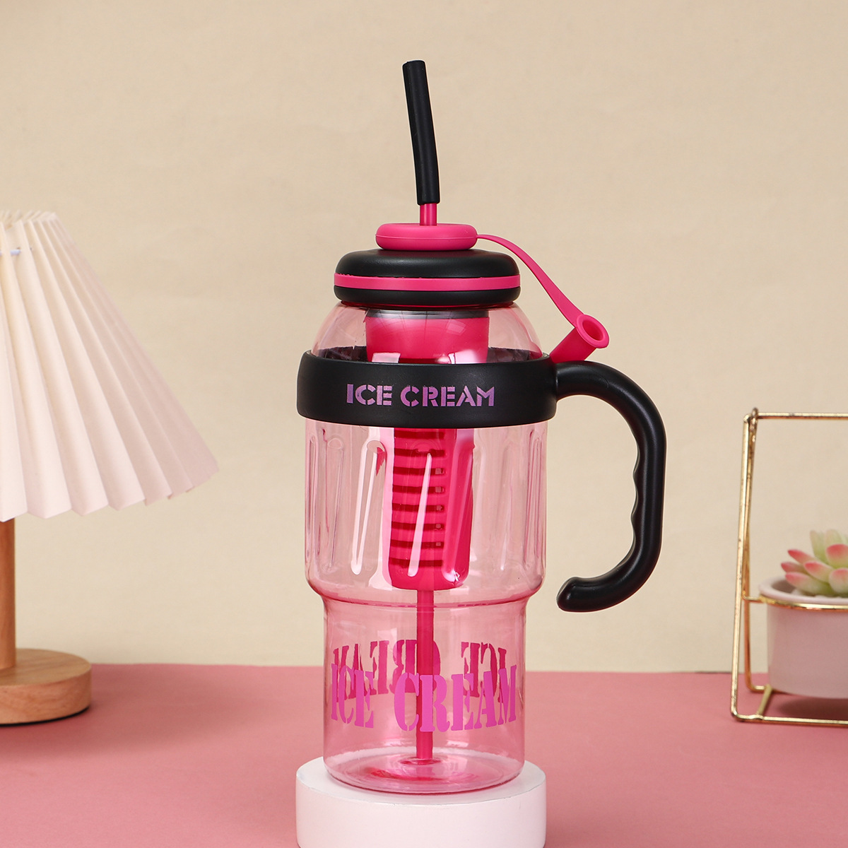 Summer Internet celebrity Ins-style plastic cup, high appearance level, handle straw cup, large capacity, high-temperature resistant, portable and easy to use Application Scenario