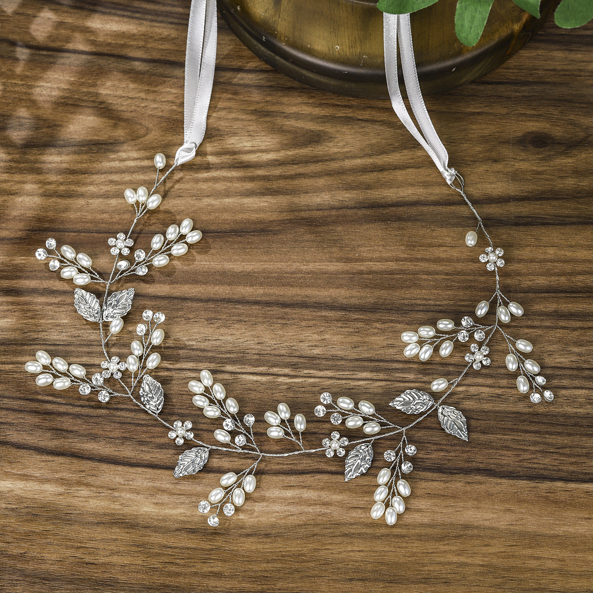Cross-border new Leaf Bride hair tie, handcrafted rhinestone pearl bun hair accessory, European and American brand headwear and hair band details Picture