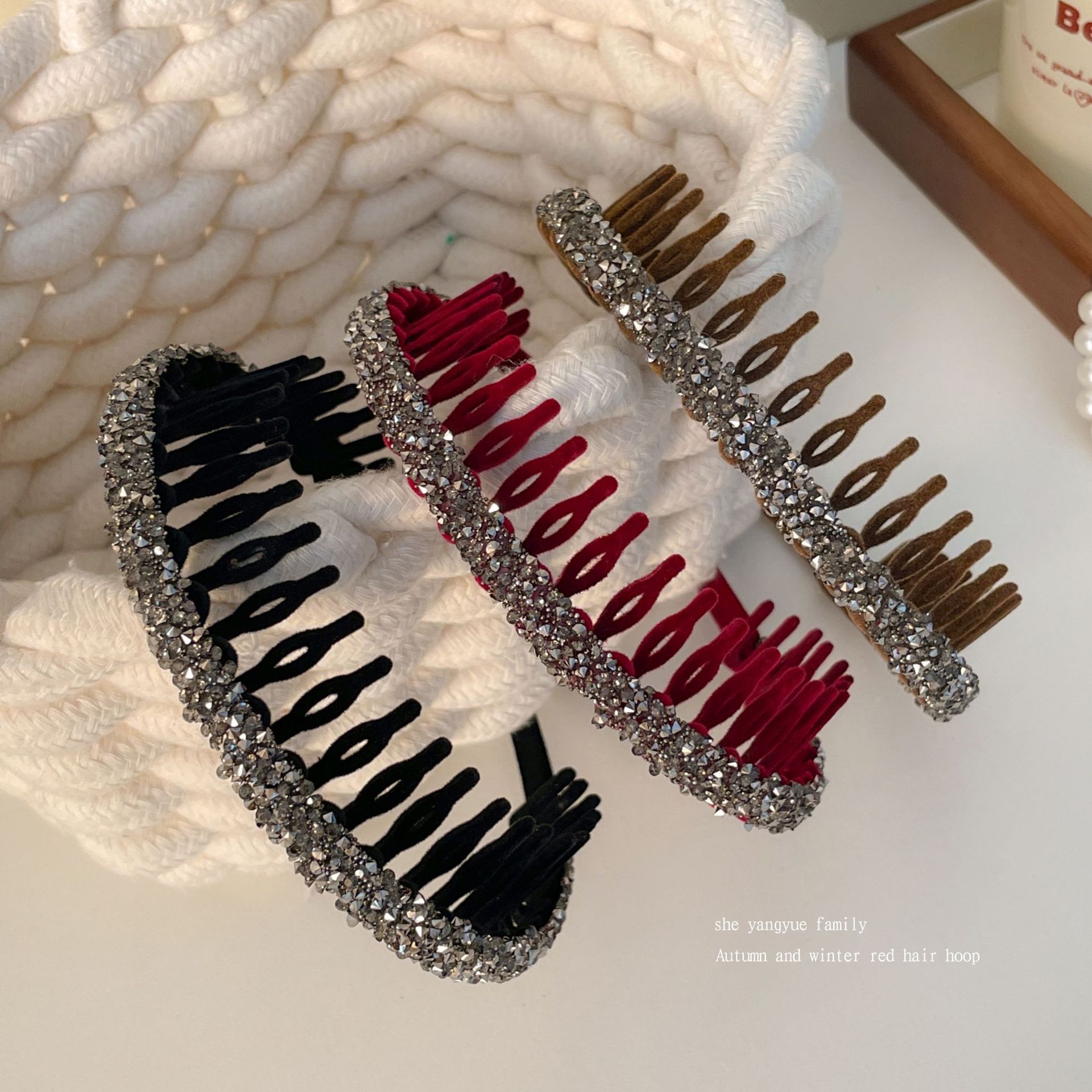 Velvet hairband for women, Korean spring and summer, high skull top water drill hairband with teeth, anti-slip for breaking hair, headband for washing face, hair clip Specification drawing