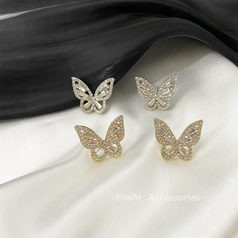 blingbling Super Sparkling Full Diamond three-dimensional butterfly pattern stud earrings, a new trendy and light luxury ear accessory for women in 2025 full figure