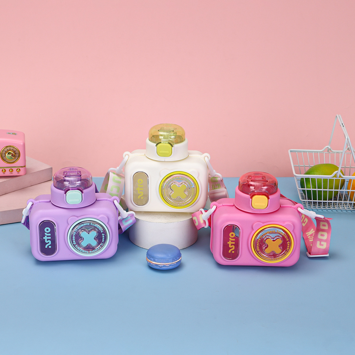 New high-appearation-level children's camera water cup, cute and anti-drop children's summer slanted water bottle, creative and durable plastic cup details Picture
