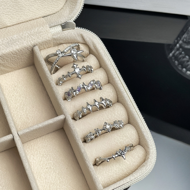 This is a simple and stylish star-studded open-top ring that is versatile for women's charm. It features an Instagram niche design with a cold and cool style Specification drawing