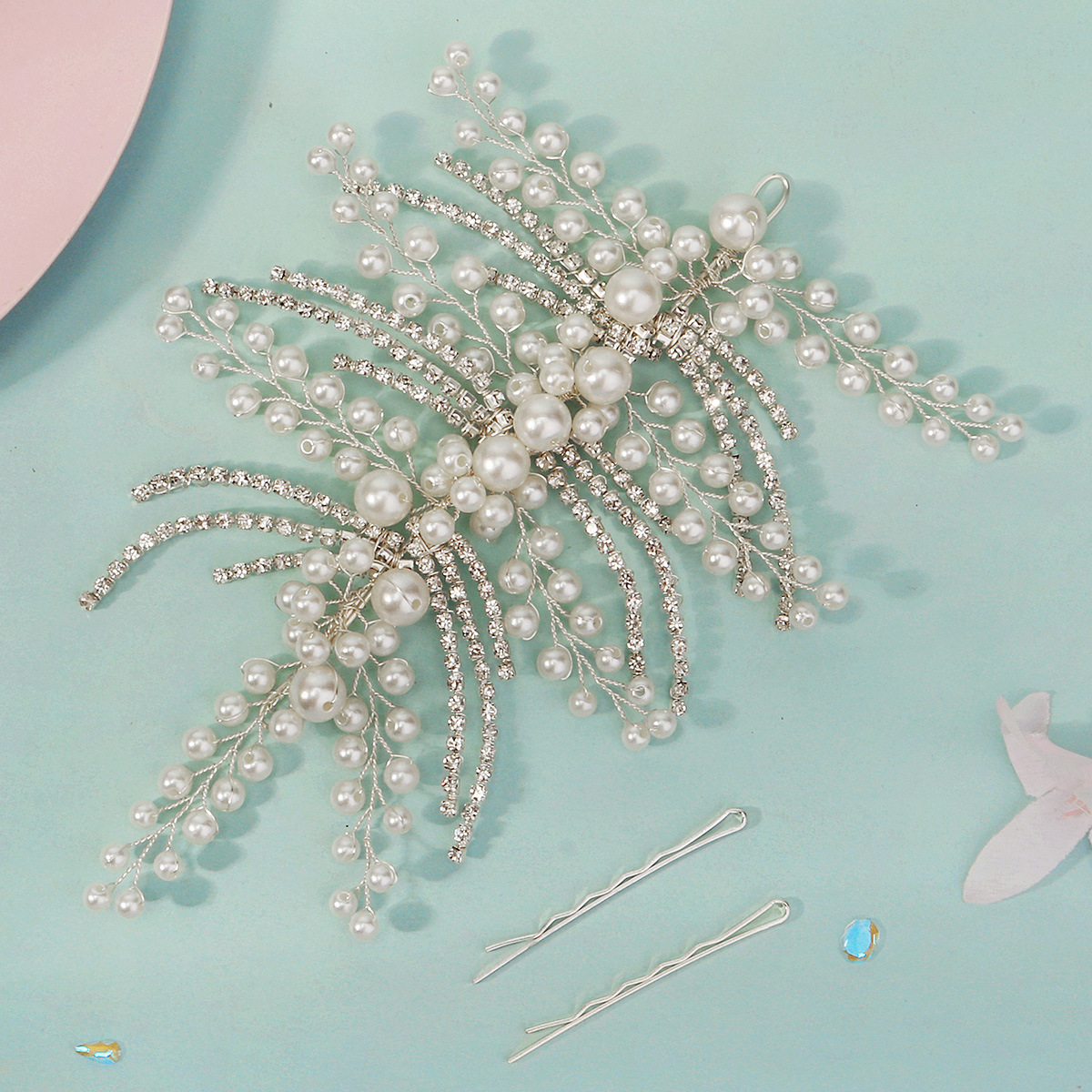 Beautiful pearl bride headband, heavy beaded leaf hair accessory, dance performance headwear, light luxury and high-end wedding dress accessories Application Scenario
