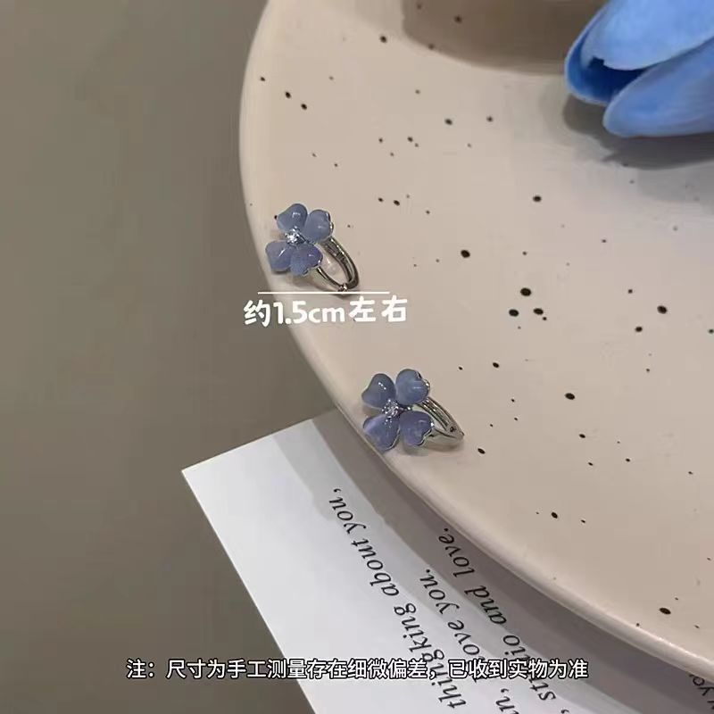 Forest-themed ice-transparent blue cat's eye stone flower ear buckles, with a unique design sense, exquisite and versatile earrings, elegant and light luxury earrings Application Scenario