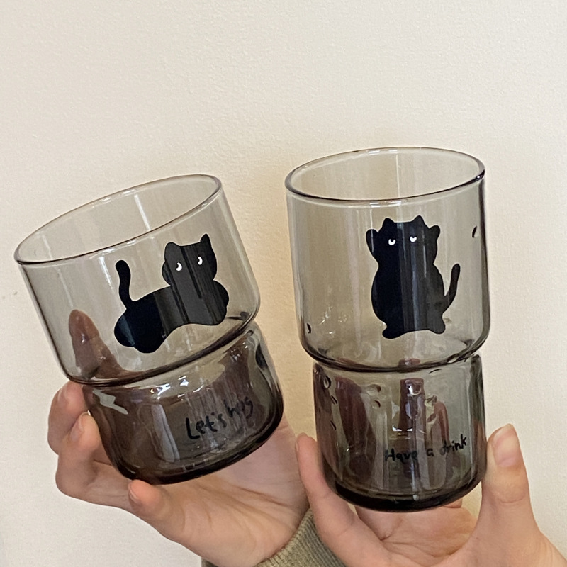 A unique homemade black cat tempered glass cup, a high-temperature resistant water cup gift from Korean Instagram, and a stackable cold drink cup full figure