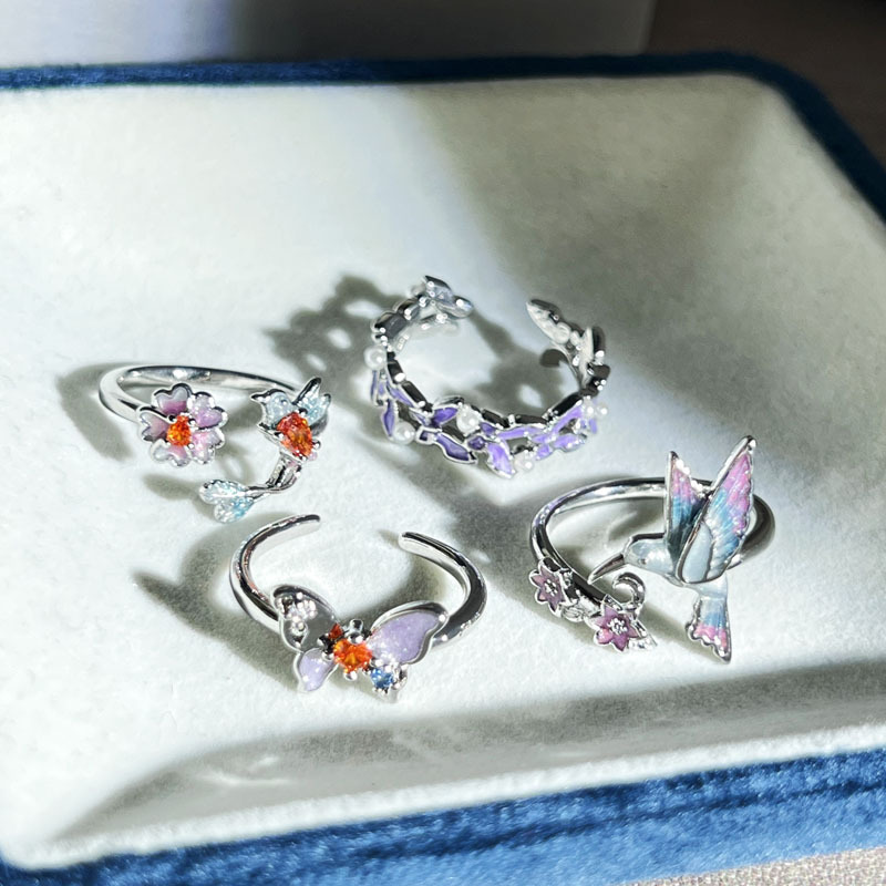 A dynamic and ethereal three-dimensional colorful bird ring for women, a creative and unique sweet and cool butterfly ring with a niche and cold style details Picture