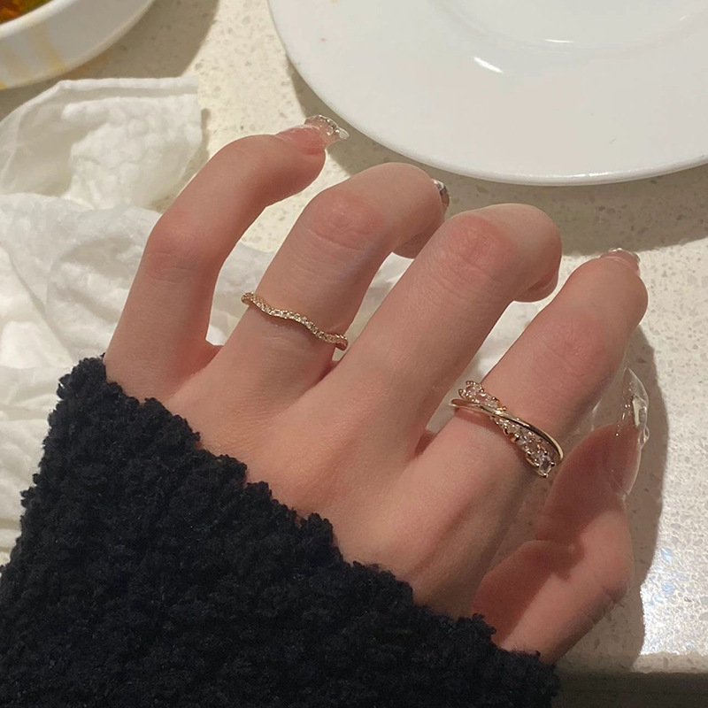 A niche design of a light luxury layered ring for women on Instagram, with a cold style and a high-end feel. It's versatile and set with zircon, featuring an open food ring Specification drawing