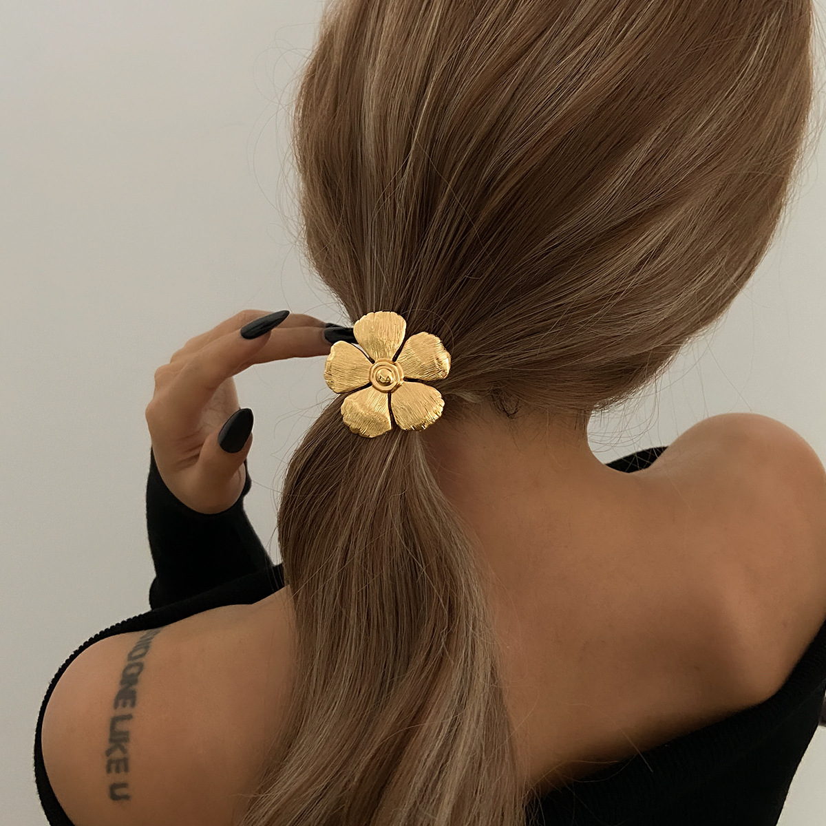 European and American cross-border jewelry, high-end geometric ponytail hair accessory, new personalized hair band design sense, elegant hair accessory Specification drawing
