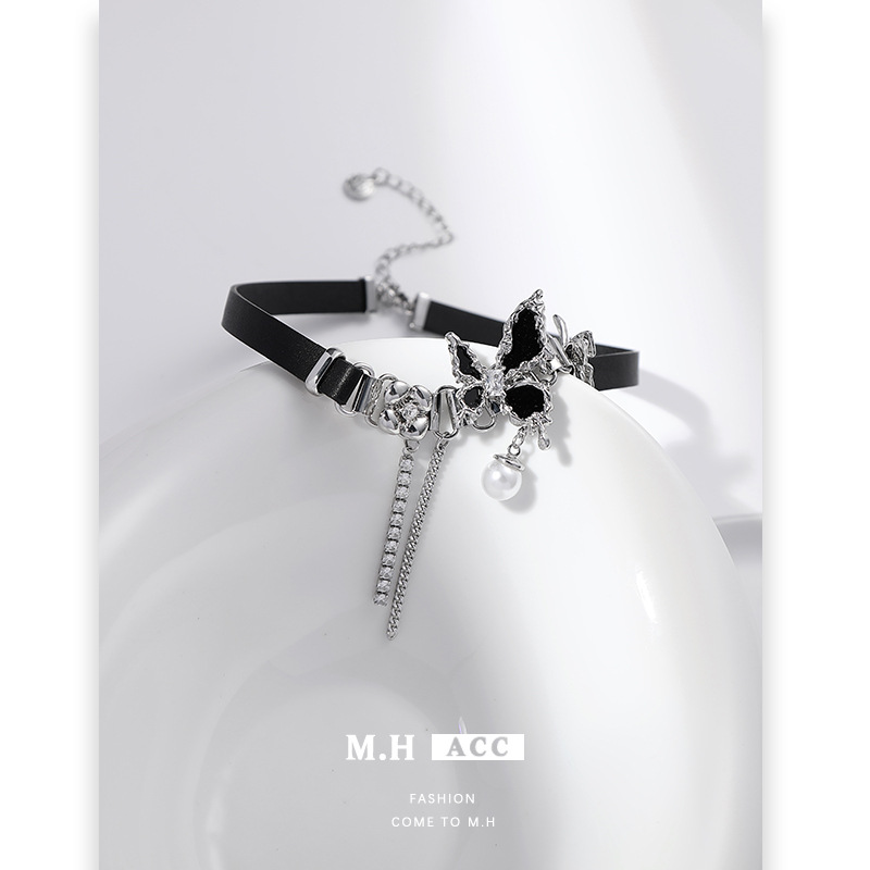 Butterfly pearl necklace, women's light luxury wholesale, high-end new Chinese style black leather collar, hip-hop trend versatile necklace details Picture