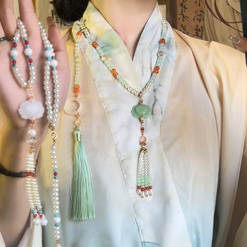 New Chinese-style lotus pendant necklace, light luxury and niche feel, ancient style and retro ethnic style, horse face skirt accessory full figure