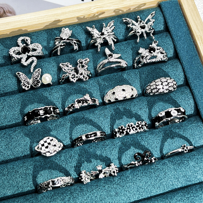 Dark style punk black drip glaze fashion ring, gender-neutral style simple and niche hip-hop cold style ring details Picture
