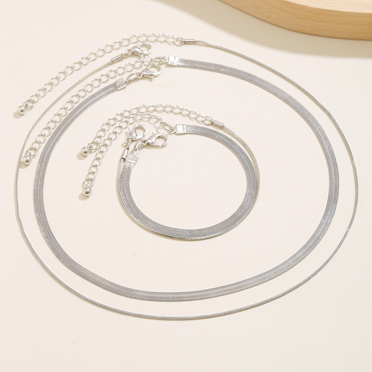 European and American style double snake bone jewelry necklace, women 's versatile thin chain sweater chain hip-hop set necklace jewelry Application Scenario