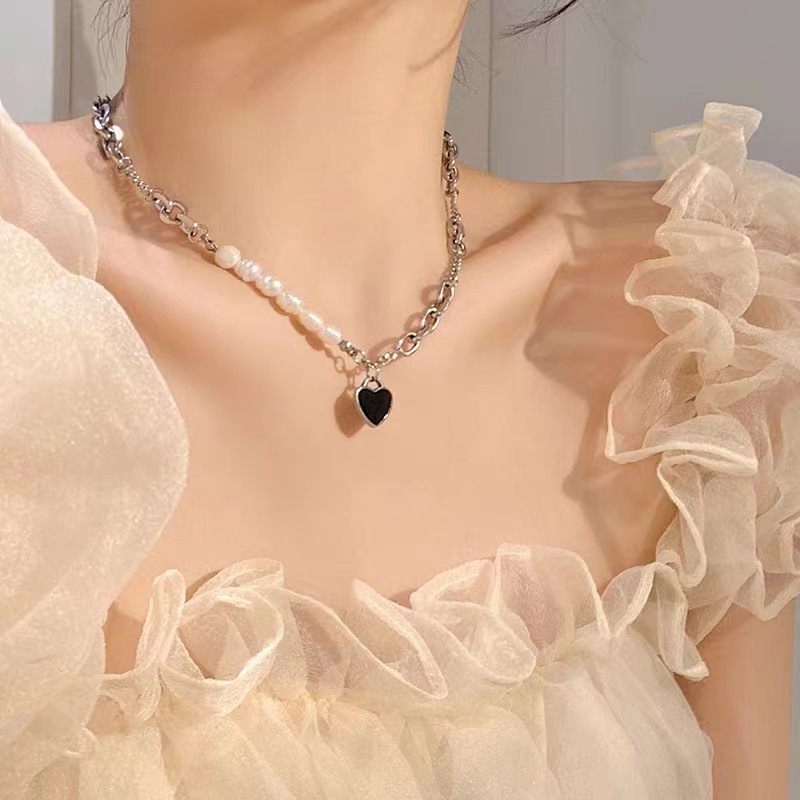 Baroque pearl black heart-shaped necklace, a feminine and trendy patchwork accessory, with a light luxury and niche design sense collarbone chain Specification drawing