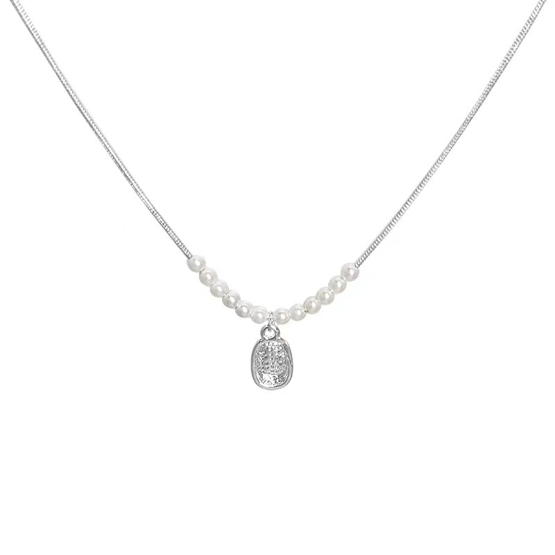 French pearl pendant necklace, a light luxury and niche design for women. Best friend necklace, retro and simple, versatile collarbone chain Item Picture