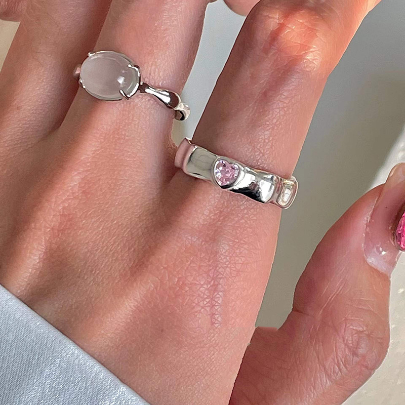 Pink diamond heart-shaped ring for women on Instagram, set with white agate, a niche design with a high-end and light luxury texture, a food ring full figure