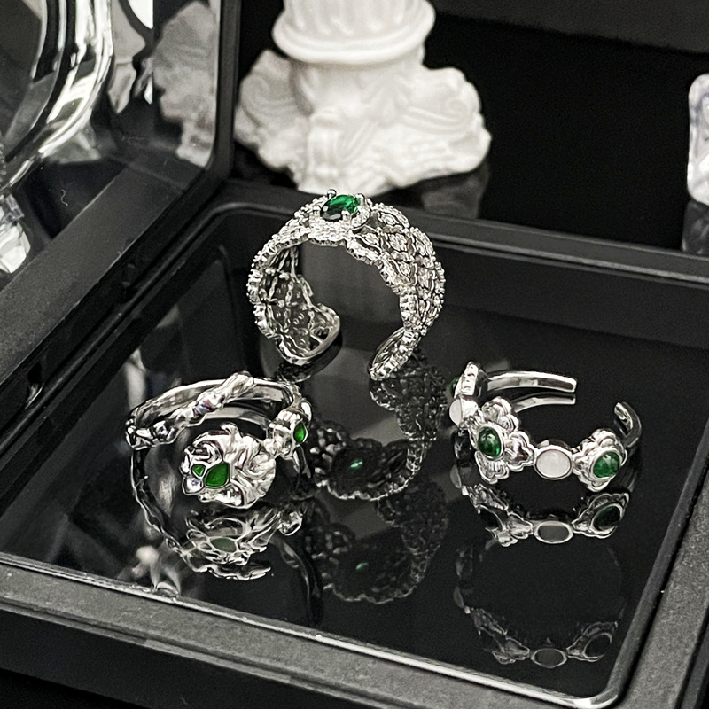 A niche high-end court-style hollowed-out brushed retro open ring for women on Instagram, a cold style imitation emerald ring Specification drawing