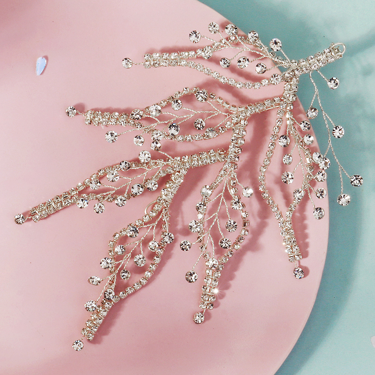 Exaggerated and luxurious European and American bridal water diamond hair pieces, heavy heavy diamond leaf hair bands, retro Xiuhe wedding dress, evening gown and hair accessories Application Scenario