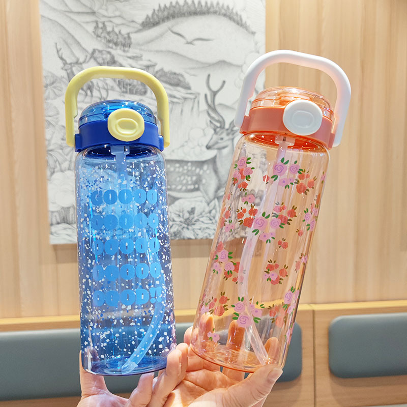 Summer new cross-border fitness water bottle with lock, large-capacity portable handle, transparent straw, plastic water cup Application Scenario