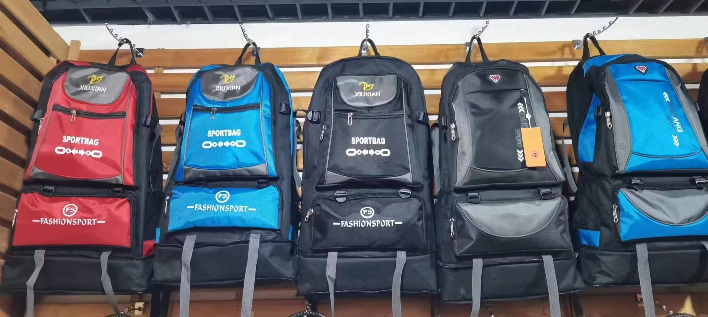 Goretex防水透气户外运动登山包 徒步旅行背包大容量可放充电宝3C户外