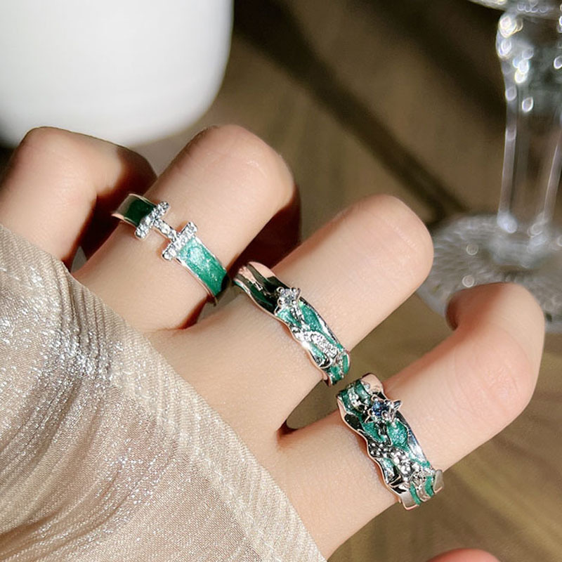 Simple and individual mint green enamel starlight couple ring, gender-neutral style, niche letter H, elegant index finger ring full figure