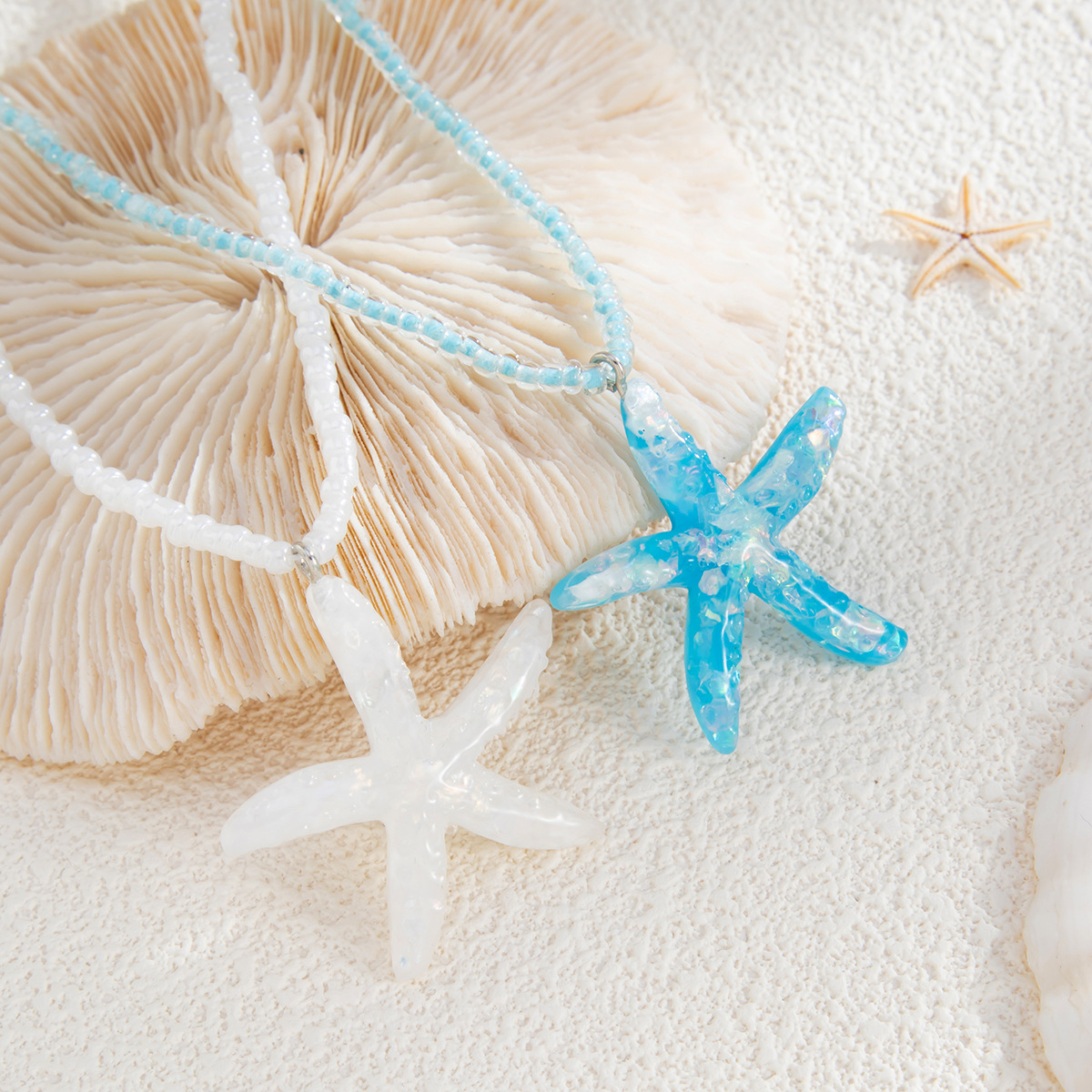 A fresh and sweet starfish pendant necklace with a cross-border beach vacation style from Europe and America, featuring a collarbone chain design Application Scenario