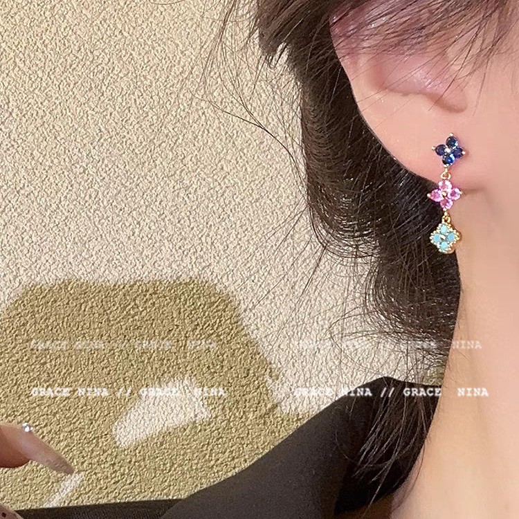 So beautiful! The zirconium four-leaf clover tassel earrings exude a light luxury and high-end charm. They are unique and exquisite earrings for women details Picture
