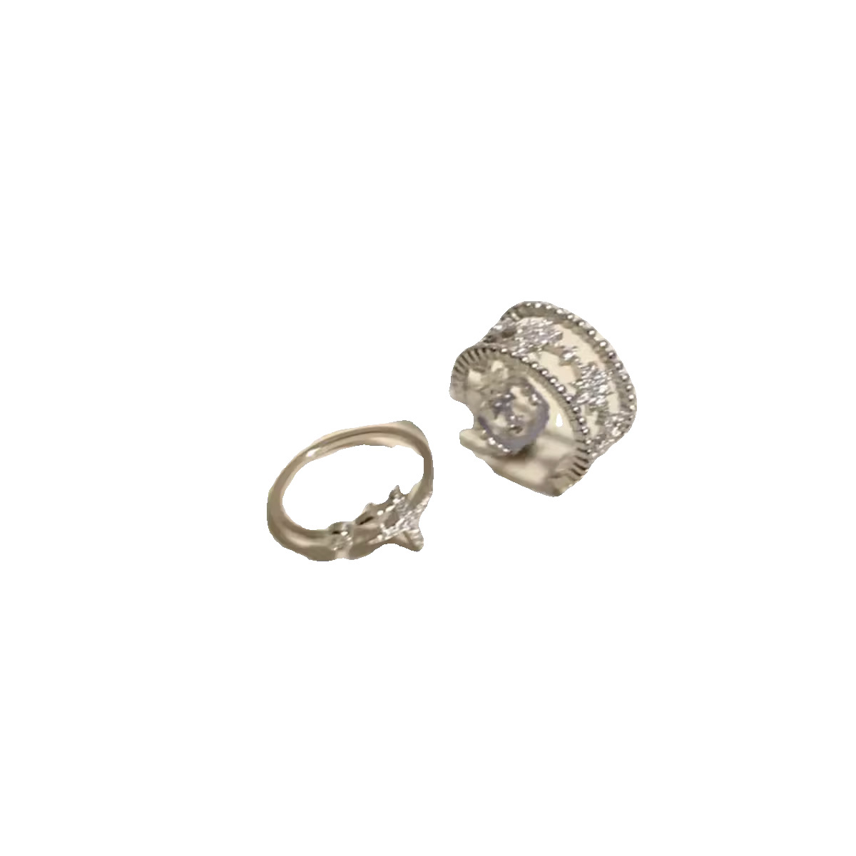 Simple and hollowed-out star ring for women, French, gentle, simple and niche style, versatile for daily use, commuting, best friends and students Item Picture